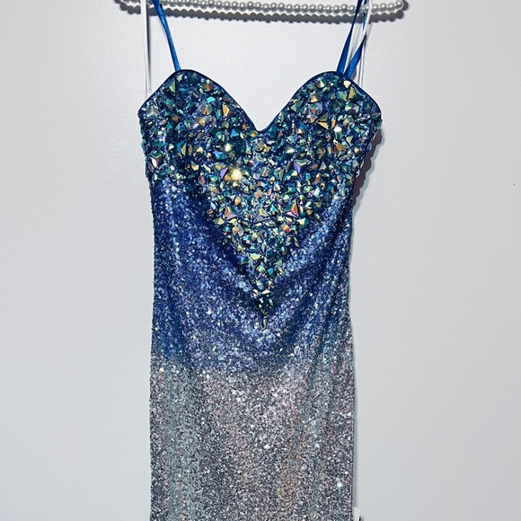 Dave & Johnny Dresses & Skirts - Dave & Johnny Formal Gown NWT long with slit